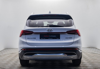 Подержанный автомобиль Hyundai Santa Fe 2021 года (4 фото)