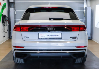 Подержанный автомобиль Audi Q8 2021 года (5 фото)