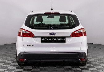 Подержанный автомобиль Ford Focus Wagon 2012 года (6 фото)