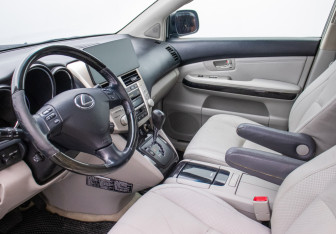 Подержанный автомобиль Lexus RX 2007 года (10 фото)