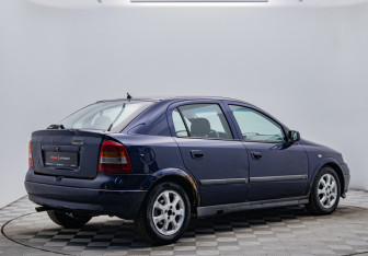 Подержанный автомобиль Opel Astra Hatchback 2001 года (5 фото)