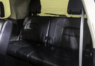 Подержанный автомобиль Toyota Land Cruiser Suv 2012 года (15 фото)