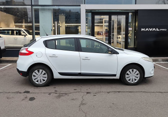 Подержанный автомобиль Renault Megane Hatchback 2012 года (4 фото)