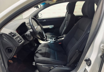Подержанный автомобиль Volvo S40 2008 года (8 фото)