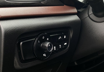 Подержанный автомобиль GAC GS8 2021 года (23 фото)