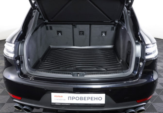 Подержанный автомобиль Porsche Macan 2019 года (9 фото)
