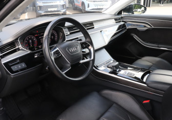 Подержанный автомобиль Audi A8 2019 года (13 фото)