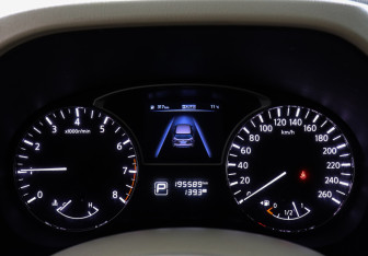 Подержанный автомобиль Nissan Pathfinder 2014 года (6 фото)