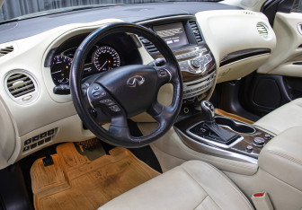 Подержанный автомобиль Infiniti QX60 2019 года (18 фото)