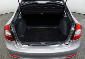 Подержанный автомобиль Skoda Octavia Liftback 2012 года (13 фото)