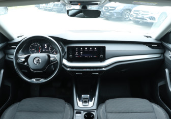Подержанный автомобиль Skoda Octavia Liftback 2021 года (12 фото)