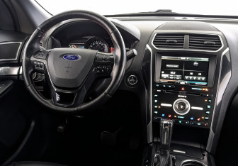 Подержанный автомобиль Ford Explorer 2016 года (30 фото)