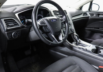 Подержанный автомобиль Ford Mondeo Sedan 2018 года (8 фото)