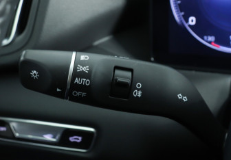 Подержанный автомобиль Hongqi HS3 2024 года (18 фото)