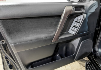 Подержанный автомобиль Toyota Land Cruiser Prado 2019 года (19 фото)