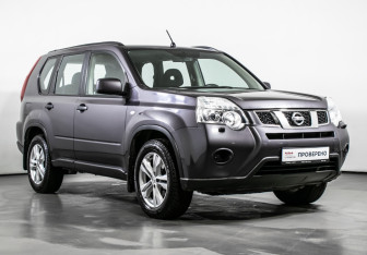 Подержанный автомобиль Nissan X-Trail 2013 года (3 фото)