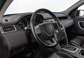 Подержанный автомобиль Land Rover Discovery Sport 2017 года (15 фото)