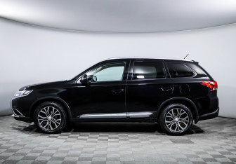 Подержанный автомобиль Mitsubishi Outlander 2015 года (8 фото)