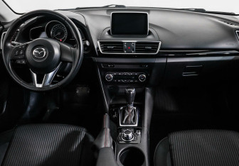 Подержанный автомобиль Mazda 3 Hatchback 2015 года (8 фото)