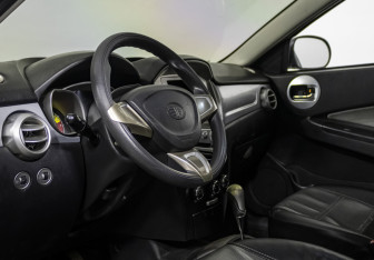 Подержанный автомобиль FAW Oley Sedan 2014 года (10 фото)