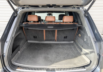 Подержанный автомобиль Volkswagen Touareg 2013 года (10 фото)