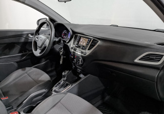 Подержанный автомобиль Hyundai Solaris Sedan 2022 года (13 фото)