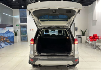 Подержанный автомобиль Ford Kuga 2013 года (6 фото)