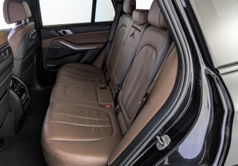 Подержанный автомобиль BMW X5 2019 года (18 фото)