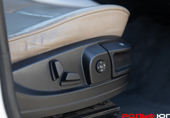 Подержанный автомобиль BMW X5 2009 года (21 фото)