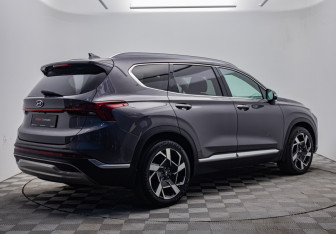 Подержанный автомобиль Hyundai Santa Fe 2022 года (5 фото)