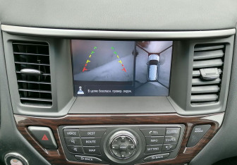 Подержанный автомобиль Nissan Pathfinder 2014 года (15 фото)