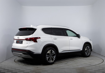 Подержанный автомобиль Hyundai Santa Fe 2021 года (5 фото)