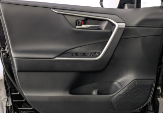 Подержанный автомобиль Toyota RAV4 2024 года (19 фото)
