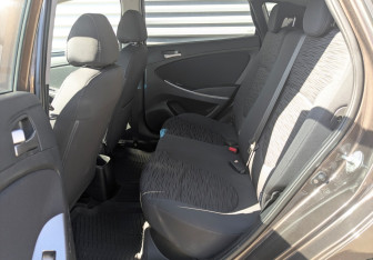 Подержанный автомобиль Hyundai Solaris Hatchback 2014 года (12 фото)