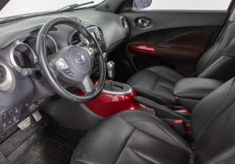 Подержанный автомобиль Nissan Juke 2011 года (10 фото)