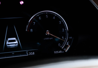 Подержанный автомобиль Genesis G80 2021 года (11 фото)