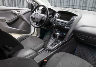Подержанный автомобиль Ford Focus Hatchback 2017 года (11 фото)