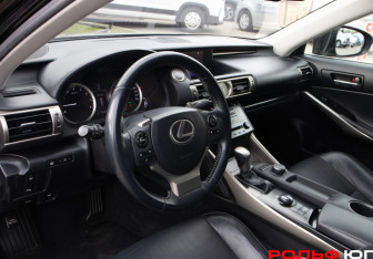 Подержанный автомобиль Lexus IS Sedan 2014 года (10 фото)