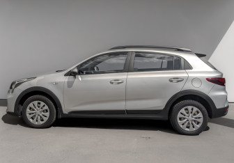 Подержанный автомобиль Kia Rio Hatchback 2021 года (8 фото)