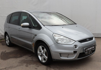Подержанный автомобиль Ford S-MAX 2006 года (3 фото)