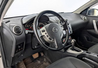 Подержанный автомобиль Nissan Qashqai 2013 года (16 фото)