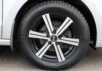 Подержанный автомобиль Volkswagen Polo Sedan 2014 года (19 фото)