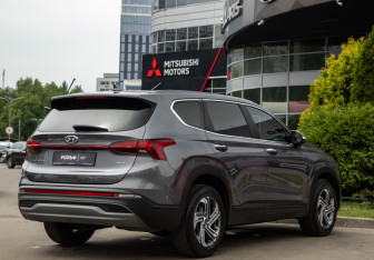 Подержанный автомобиль Hyundai Santa Fe 2020 года (4 фото)