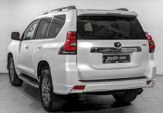 Подержанный автомобиль Toyota Land Cruiser Prado 2019 года (7 фото)