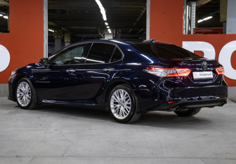 Подержанный автомобиль Toyota Camry Sedan 2018 года (7 фото)