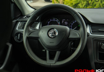 Подержанный автомобиль Skoda Rapid Liftback 2018 года (11 фото)