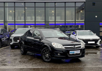 Подержанный автомобиль Opel Astra Sedan 2012 года (3 фото)