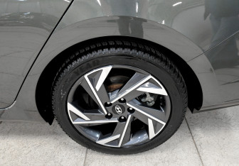 Подержанный автомобиль Hyundai Elantra Sedan 2024 года (18 фото)