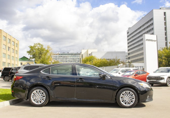 Подержанный автомобиль Lexus ES 2013 года (4 фото)