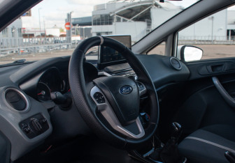 Подержанный автомобиль Ford Fiesta Hatchback 2011 года (9 фото)